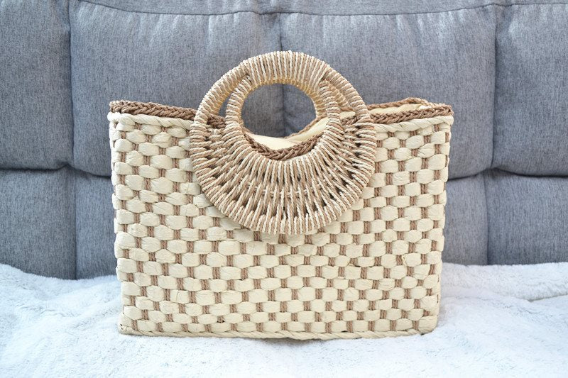 Woolen Cloth and Papyrus Handbag: Beach-Inspired Elegance - HalleBeauty