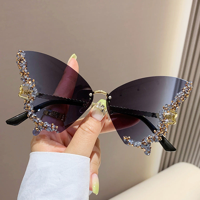 Unique Bold Frame Statement Sunglasses