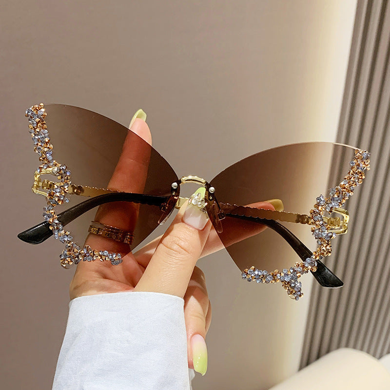 Unique Bold Frame Statement Sunglasses