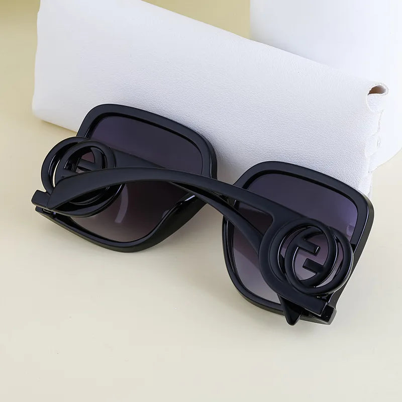 Women’s retro polygon sunglasses with color block splicing and UV400 luxury design