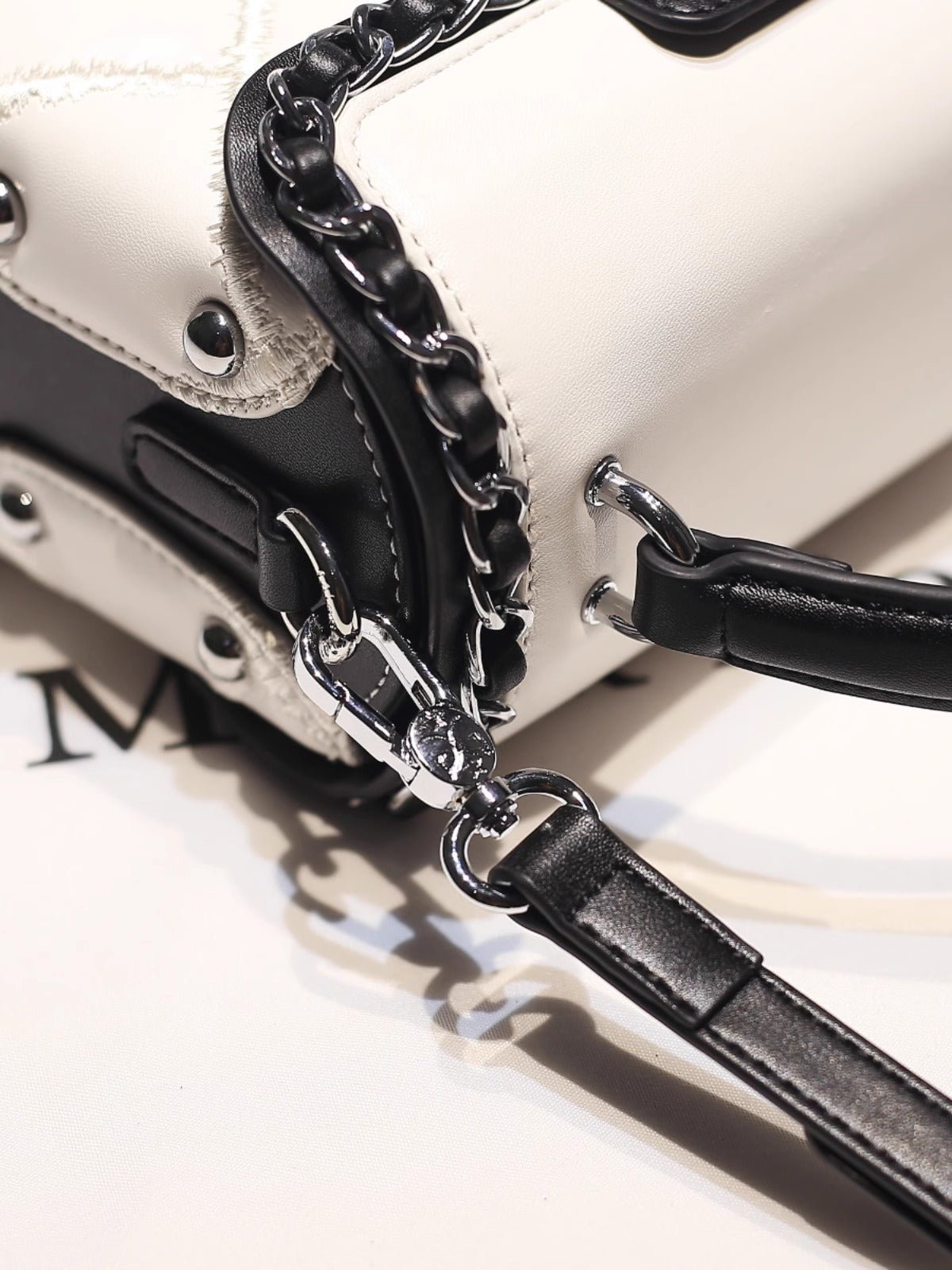 Chic Contrast Color Handbag for Stylish Women - HalleBeauty