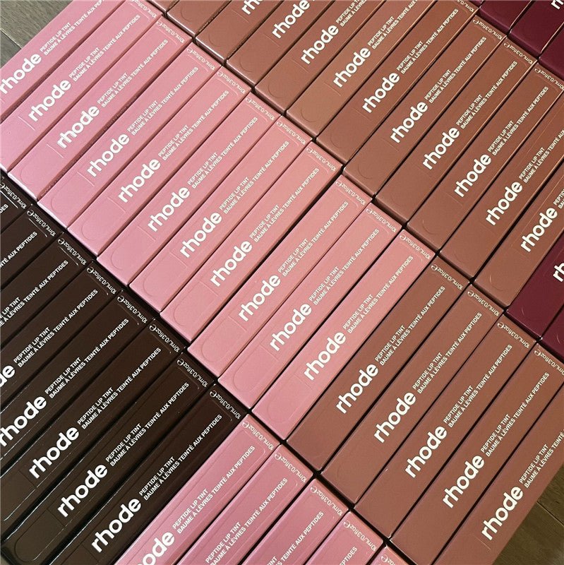 Lip Balm Phone Case + Gloss – 2 - in - 1 Chic - HalleBeauty